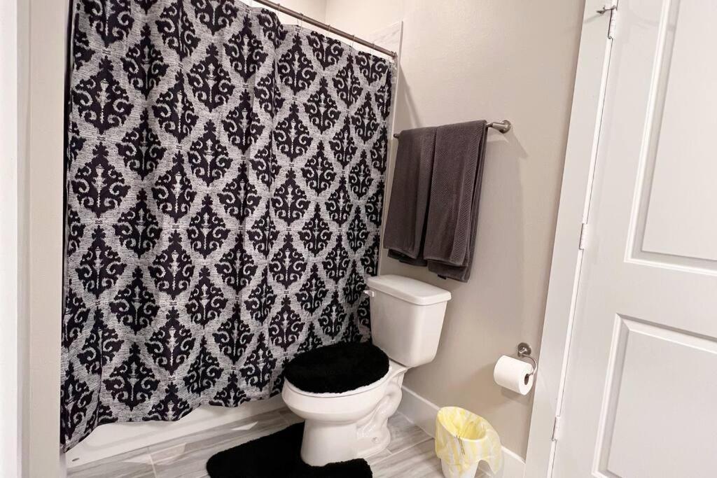 Welcome To Our Spacious 2-Bedroom 2-Bathroom Located In The City Of Houston, Texas! Экстерьер фото